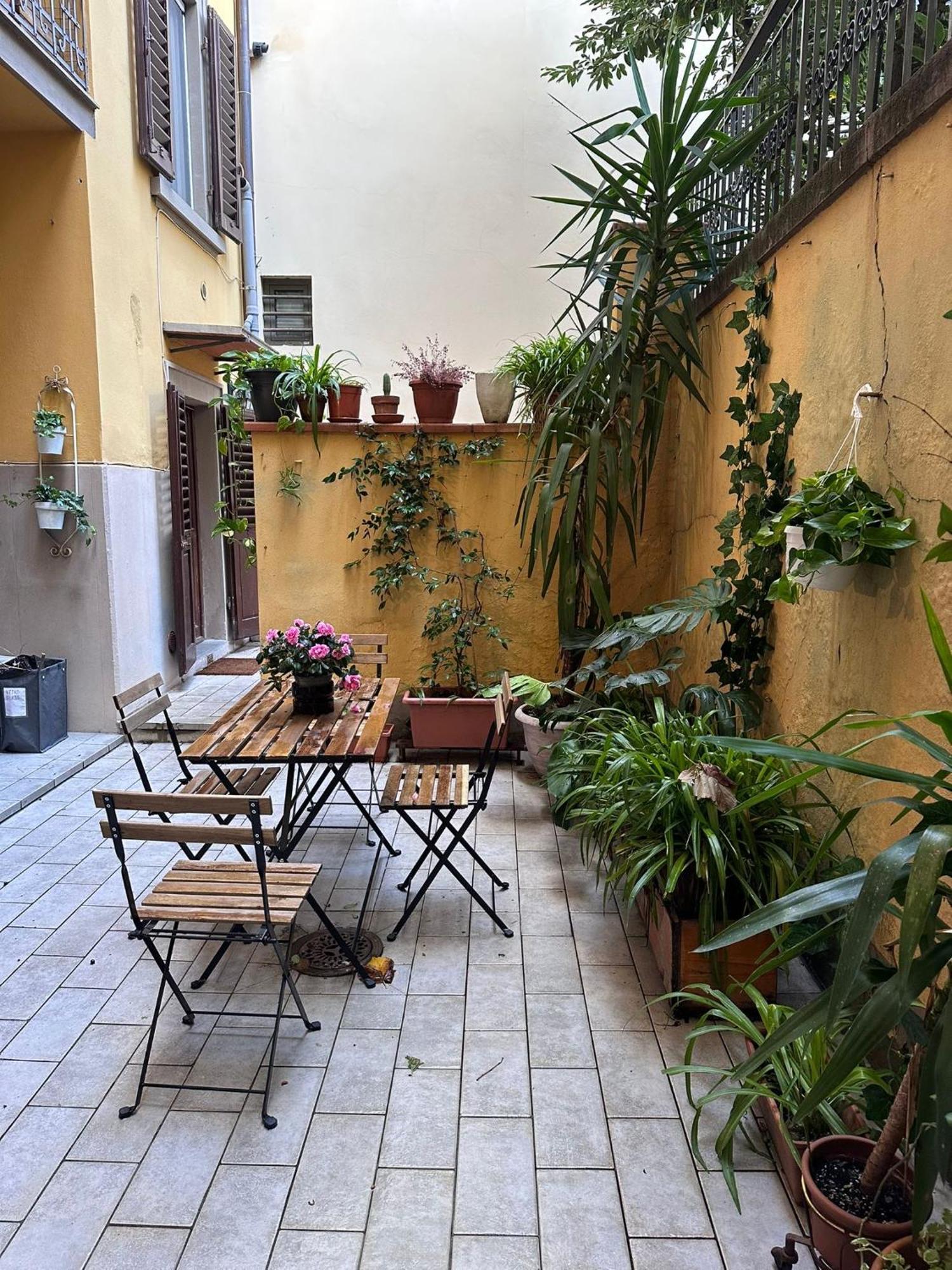 One-Bedroom Apartment With Patio Флоренція Екстер'єр фото